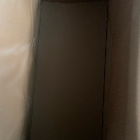 Beautiful Louis Vuitton Dog Carrier 50. Only used once. 19.5L x 9W x 13H. - Picture 4 of 10